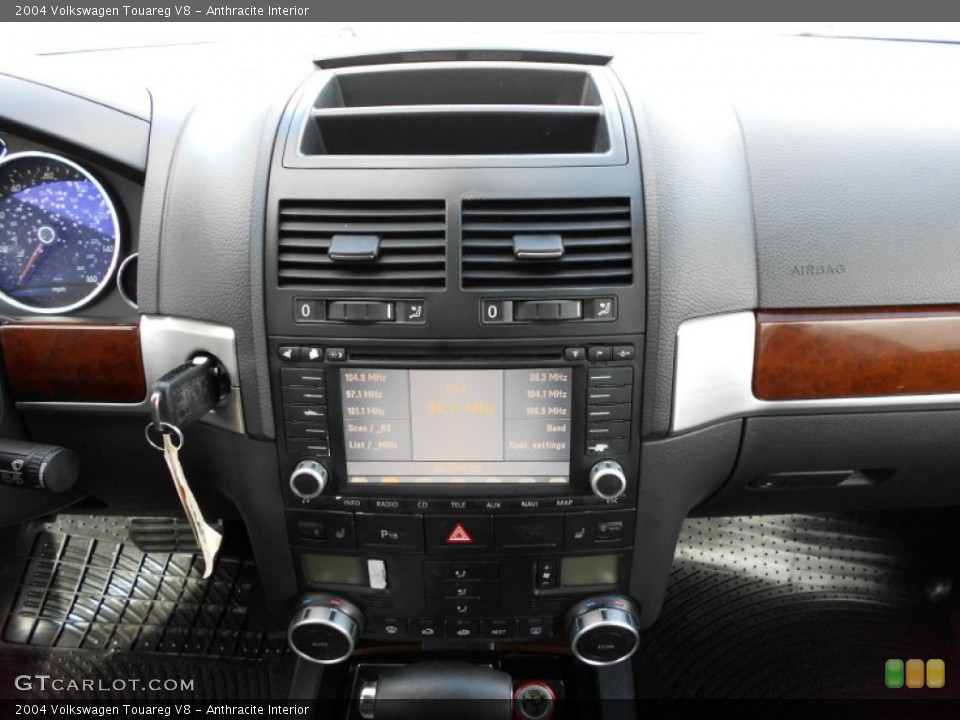 Anthracite Interior Controls for the 2004 Volkswagen Touareg V8 #51596872