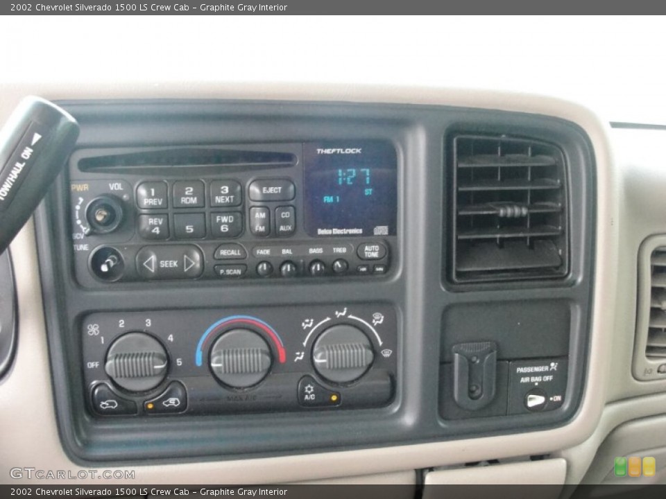 Graphite Gray Interior Controls for the 2002 Chevrolet Silverado 1500 LS Crew Cab #51601879