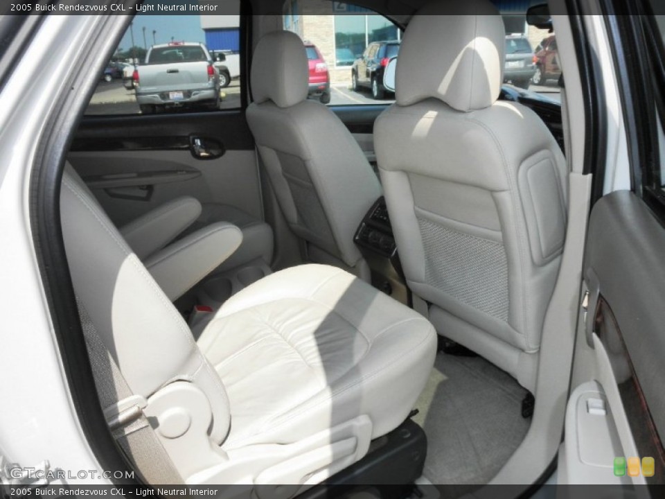 Light Neutral Interior Photo for the 2005 Buick Rendezvous CXL #51603313