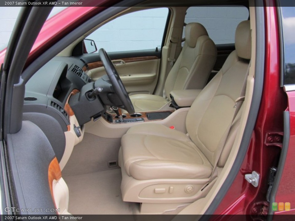 Tan Interior Photo for the 2007 Saturn Outlook XR AWD #51610183