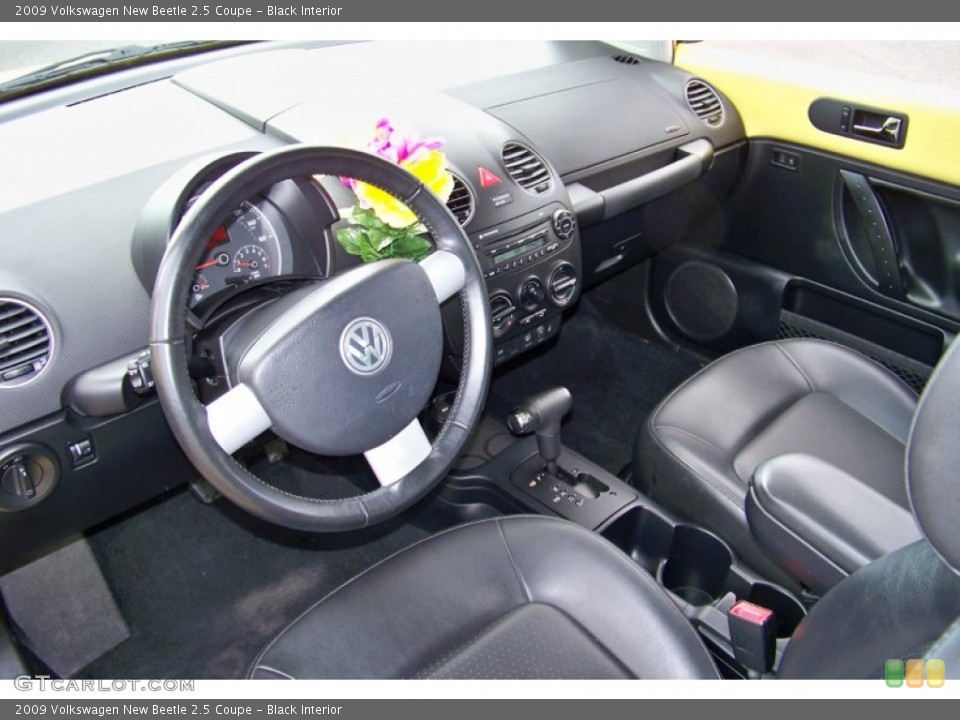 Black Interior Photo for the 2009 Volkswagen New Beetle 2.5 Coupe #51615967