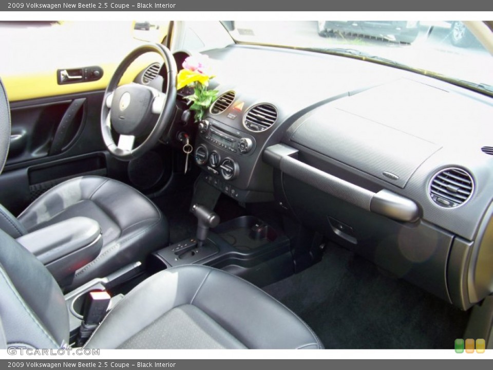 Black Interior Photo for the 2009 Volkswagen New Beetle 2.5 Coupe #51616033