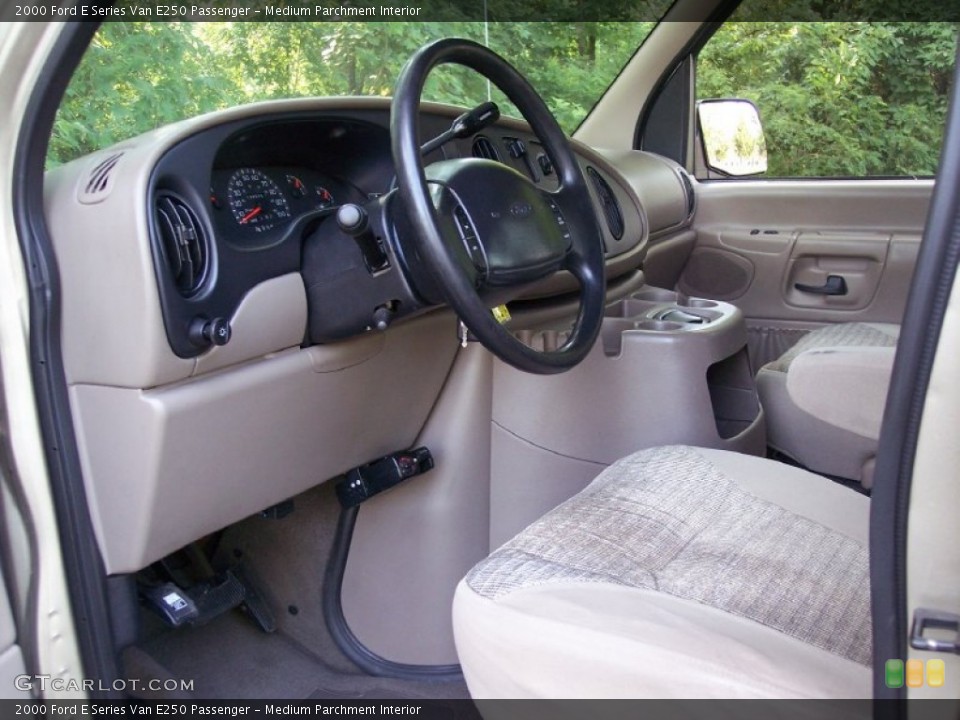 Medium Parchment Interior Photo for the 2000 Ford E Series Van E250 Passenger #51616072