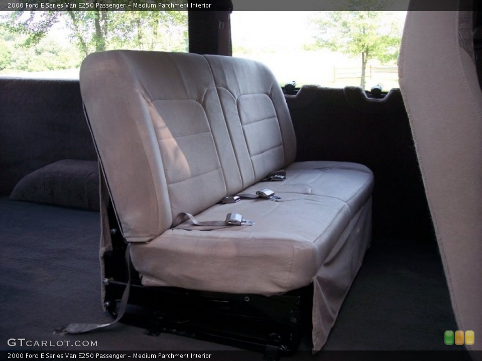 Medium Parchment Interior Photo for the 2000 Ford E Series Van E250 Passenger #51616267