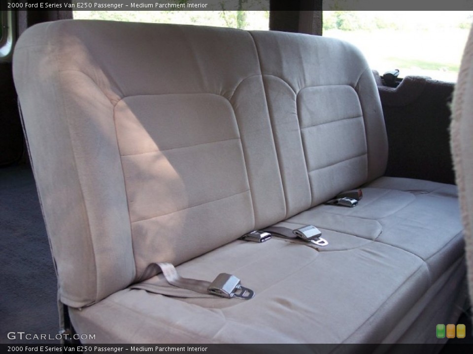 Medium Parchment Interior Photo for the 2000 Ford E Series Van E250 Passenger #51616312