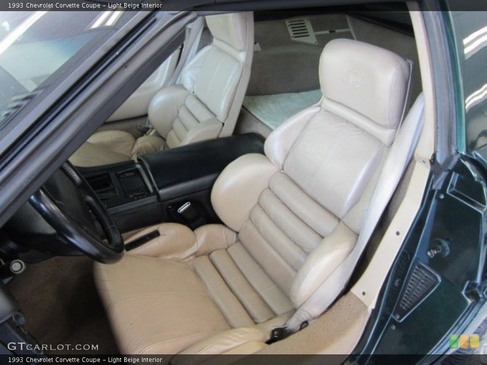Light Beige Interior Photo for the 1993 Chevrolet Corvette Coupe #51643042