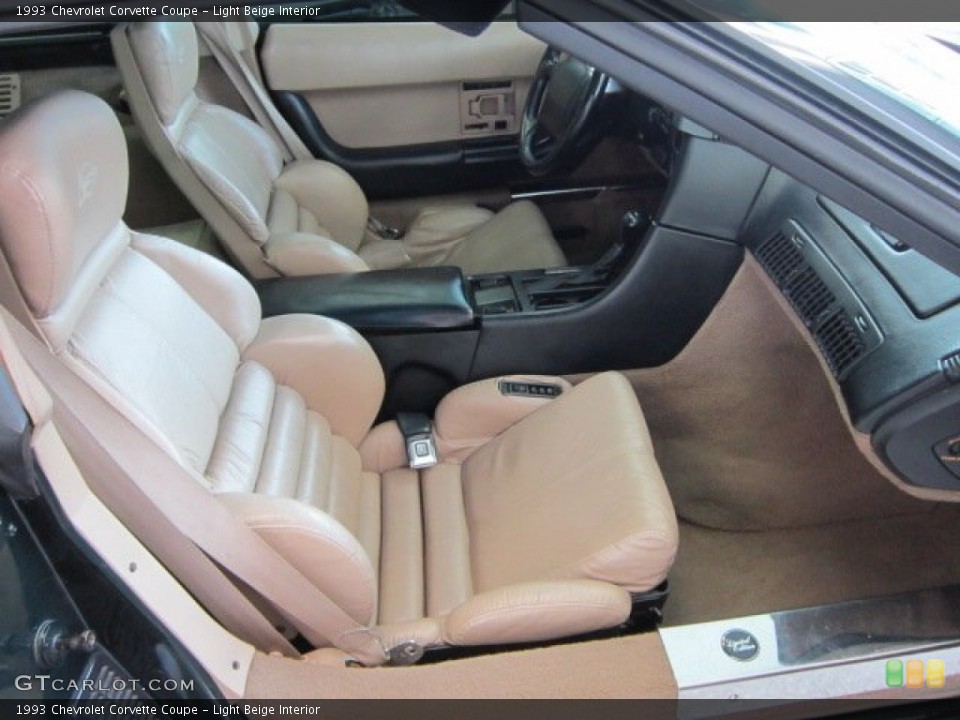 Light Beige Interior Photo for the 1993 Chevrolet Corvette Coupe #51643068