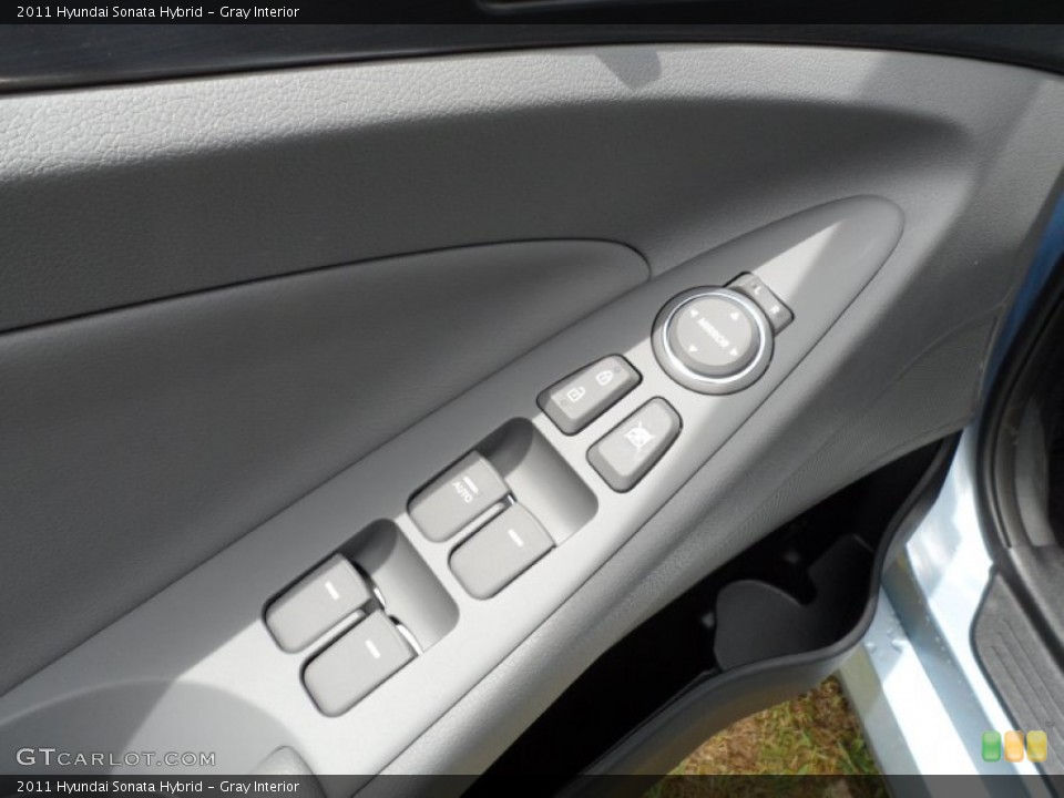 Gray Interior Controls for the 2011 Hyundai Sonata Hybrid #51646408
