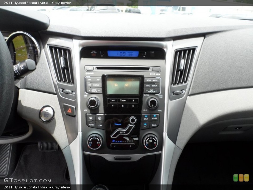 Gray Interior Controls for the 2011 Hyundai Sonata Hybrid #51646468