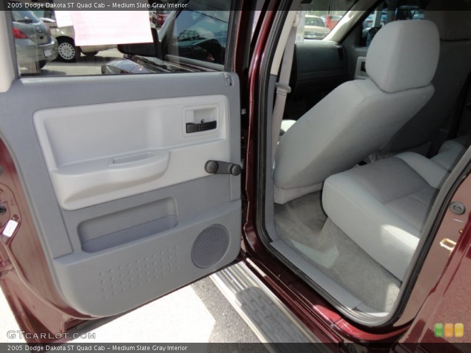 Medium Slate Gray Interior Photo for the 2005 Dodge Dakota ST Quad Cab #51661930