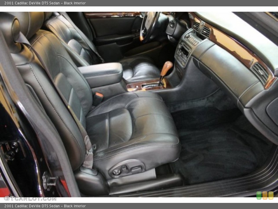 Black Interior Photo for the 2001 Cadillac DeVille DTS Sedan #51665647
