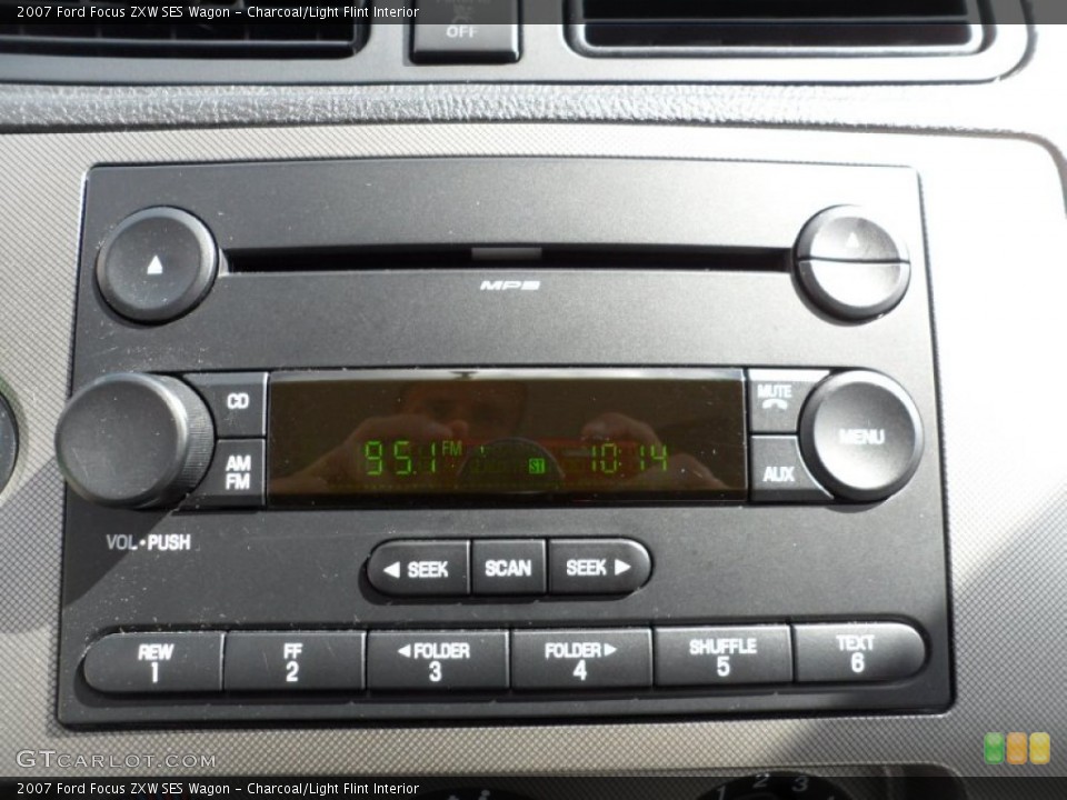 Charcoal/Light Flint Interior Controls for the 2007 Ford Focus ZXW SES Wagon #51695467