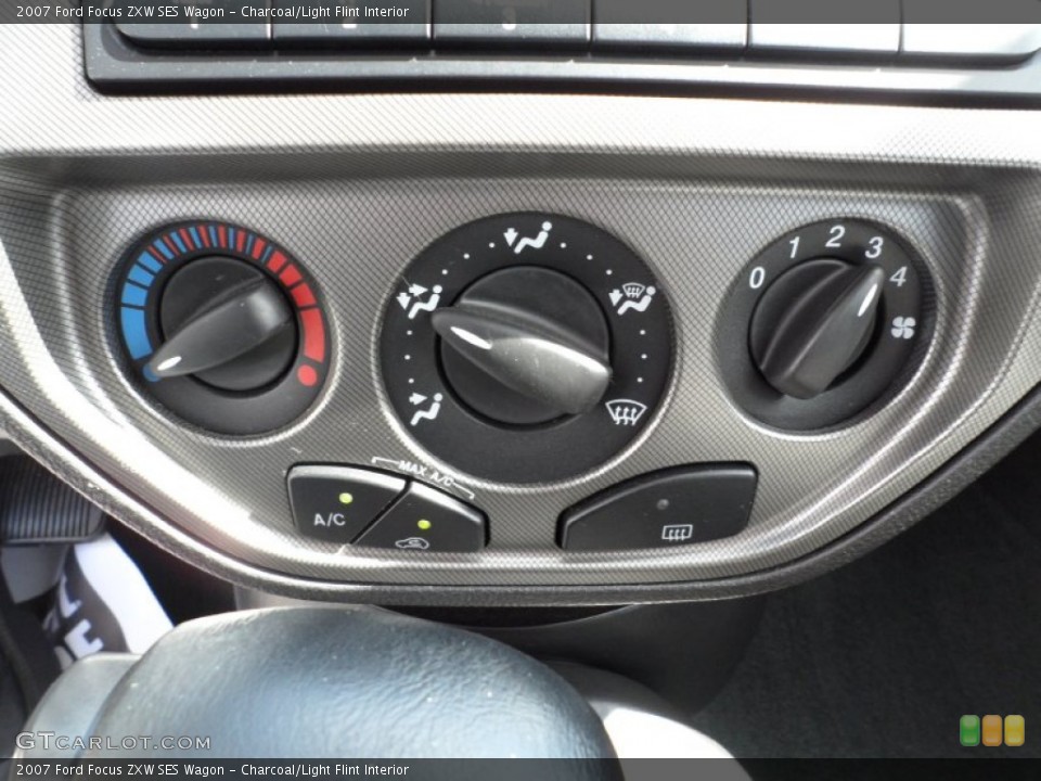Charcoal/Light Flint Interior Controls for the 2007 Ford Focus ZXW SES Wagon #51695476