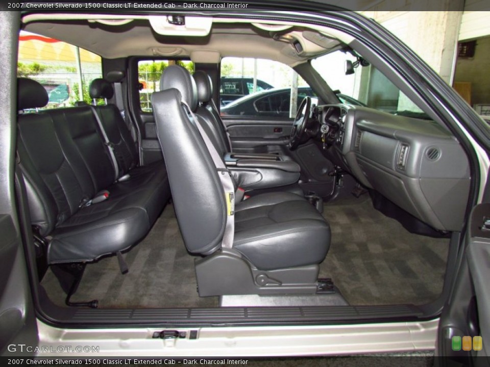 Dark Charcoal Interior Photo for the 2007 Chevrolet Silverado 1500 Classic LT Extended Cab #51699946