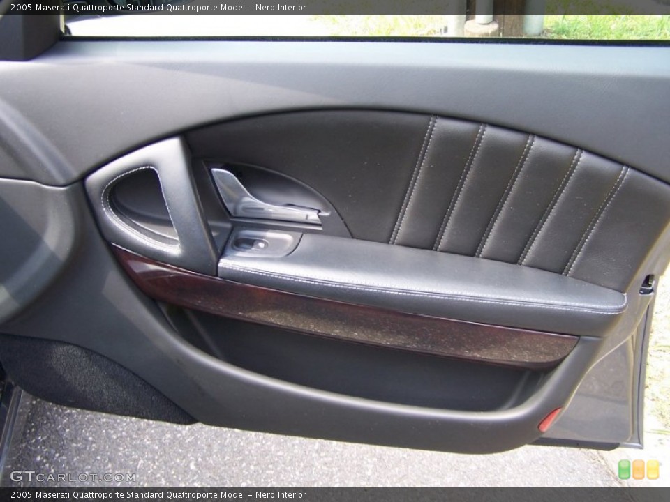 Nero Interior Door Panel for the 2005 Maserati Quattroporte  #51703714