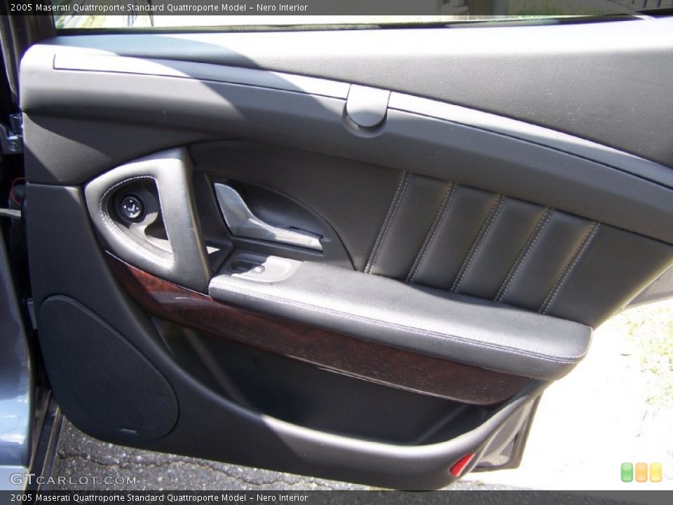 Nero Interior Door Panel for the 2005 Maserati Quattroporte  #51703759