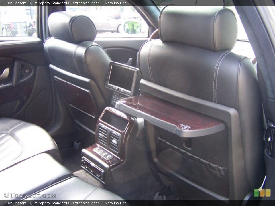 Nero Interior Photo for the 2005 Maserati Quattroporte  #51703792