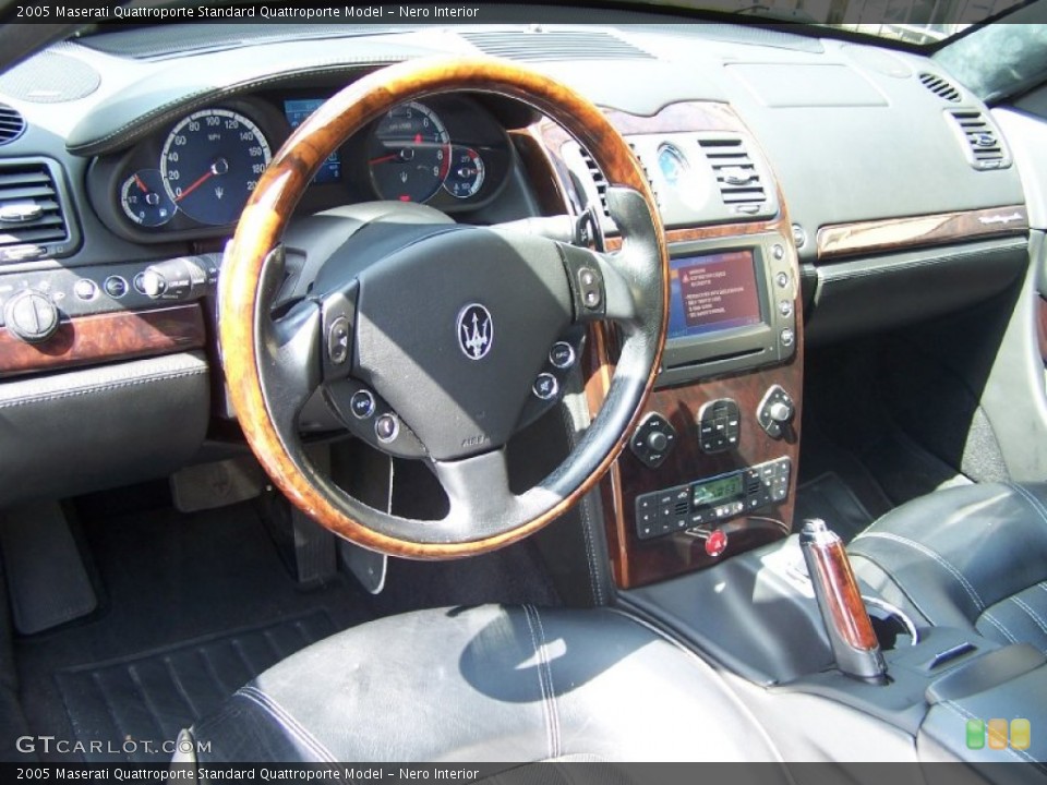 Nero Interior Photo for the 2005 Maserati Quattroporte  #51703882