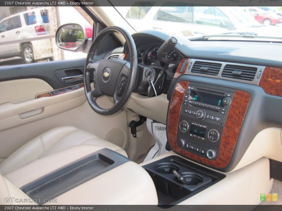 Ebony Interior Photo for the 2007 Chevrolet Avalanche LTZ 4WD #51709015