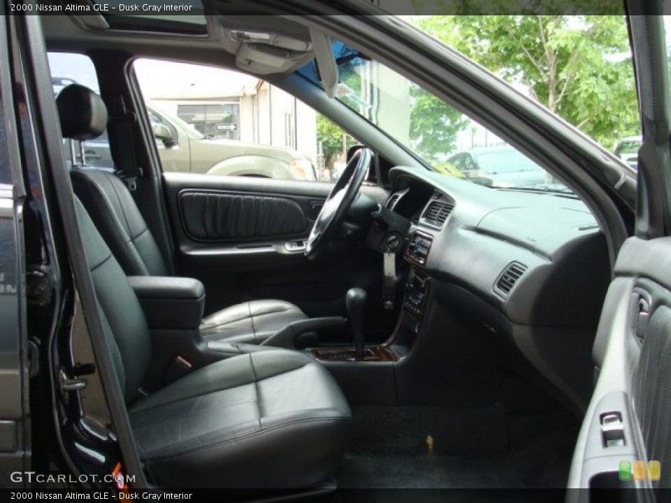 Dusk Gray Interior Photo for the 2000 Nissan Altima GLE #51717736