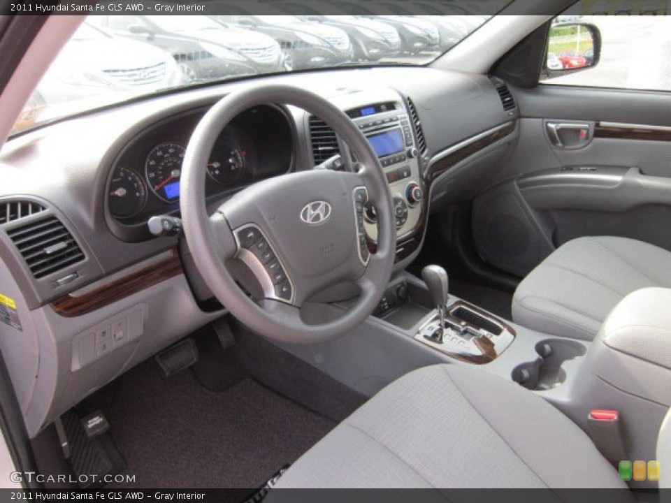 Gray Interior Photo for the 2011 Hyundai Santa Fe GLS AWD #51720538