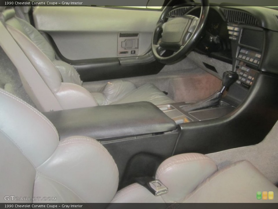 Gray Interior Photo for the 1990 Chevrolet Corvette Coupe #51737038