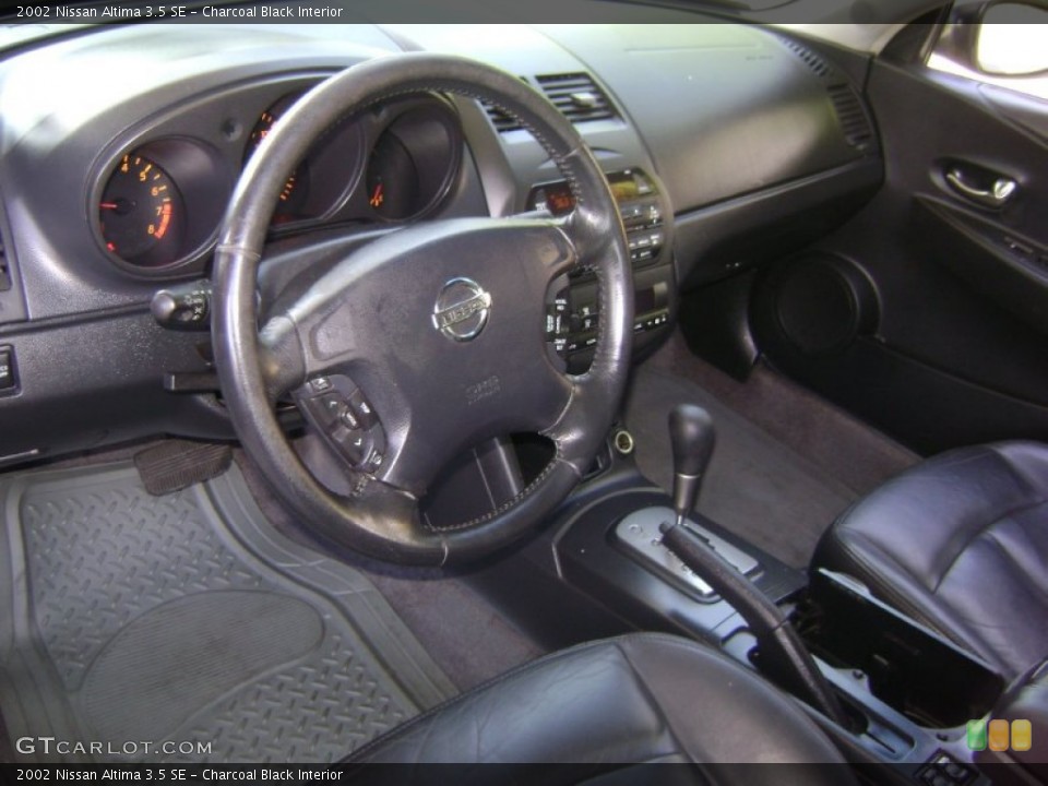 Charcoal Black Interior Photo for the 2002 Nissan Altima 3.5 SE #51742939