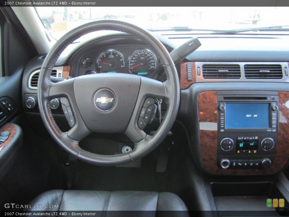 Ebony Interior Dashboard for the 2007 Chevrolet Avalanche LTZ 4WD #51747706