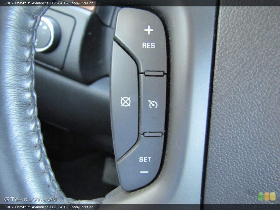 Ebony Interior Controls for the 2007 Chevrolet Avalanche LTZ 4WD #51747751
