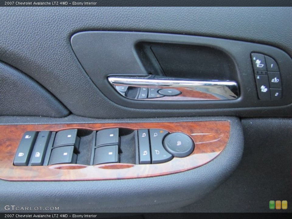 Ebony Interior Controls for the 2007 Chevrolet Avalanche LTZ 4WD #51747784