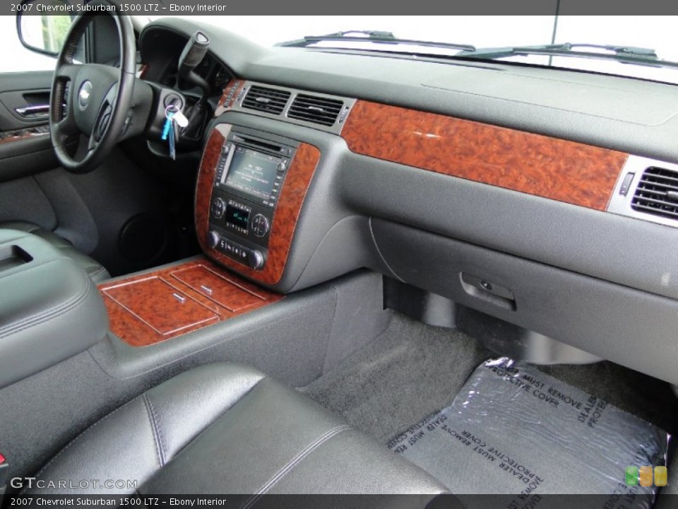 Ebony Interior Dashboard for the 2007 Chevrolet Suburban 1500 LTZ #51754366