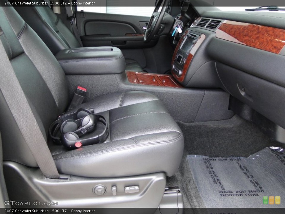 Ebony Interior Photo for the 2007 Chevrolet Suburban 1500 LTZ #51754408