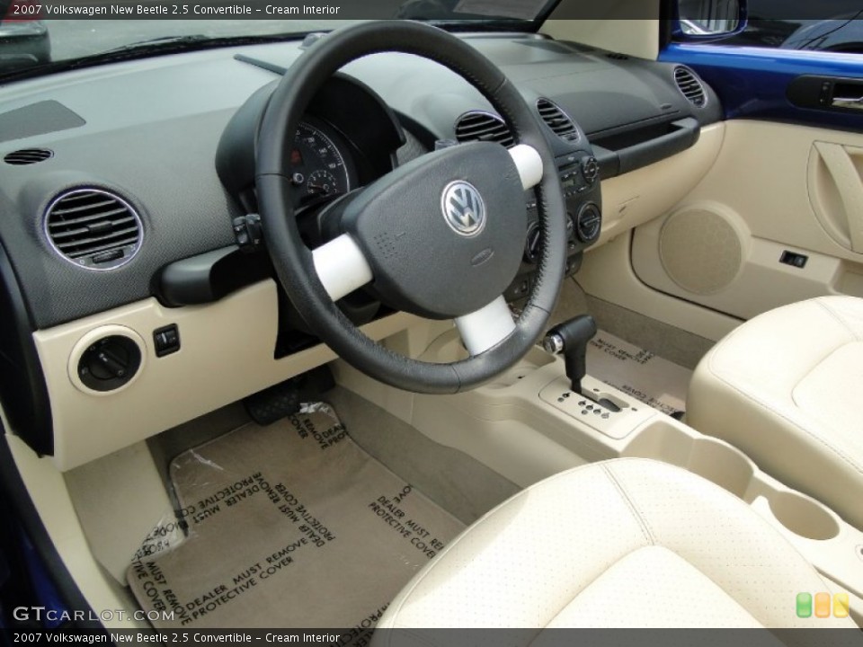 Cream Interior Photo for the 2007 Volkswagen New Beetle 2.5 Convertible #51754858