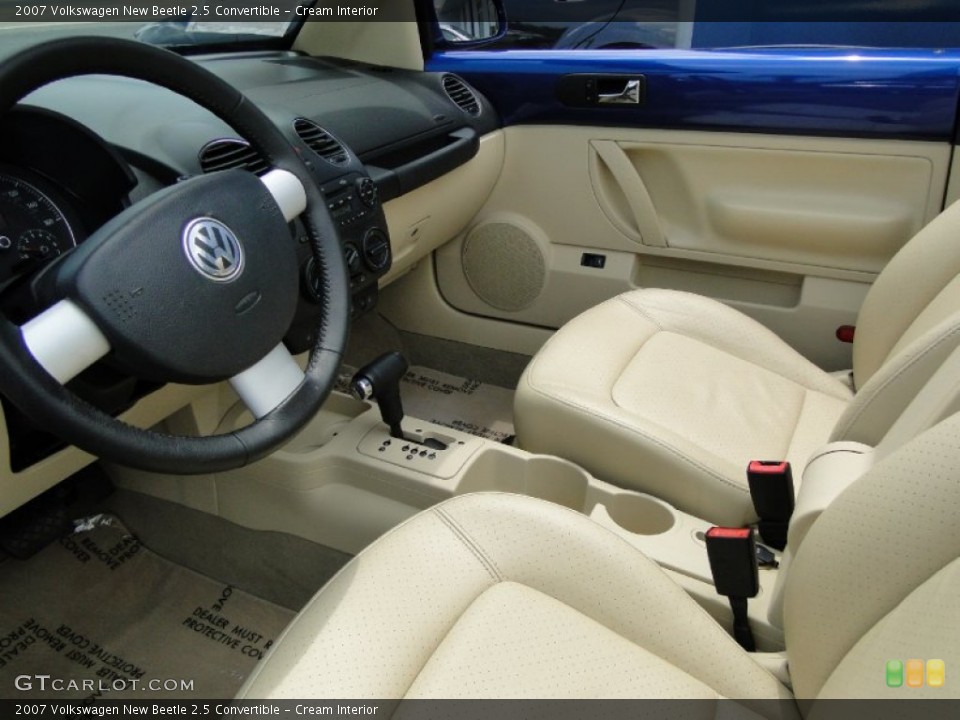 Cream Interior Photo for the 2007 Volkswagen New Beetle 2.5 Convertible #51754873