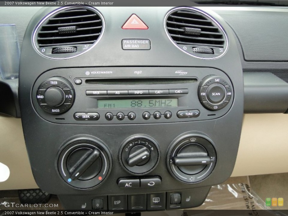Cream Interior Controls for the 2007 Volkswagen New Beetle 2.5 Convertible #51754978
