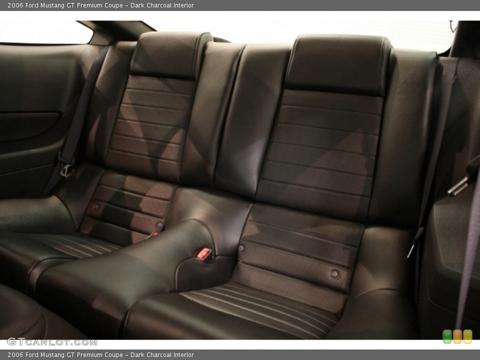 Dark Charcoal Interior Photo for the 2006 Ford Mustang GT Premium Coupe #51759082