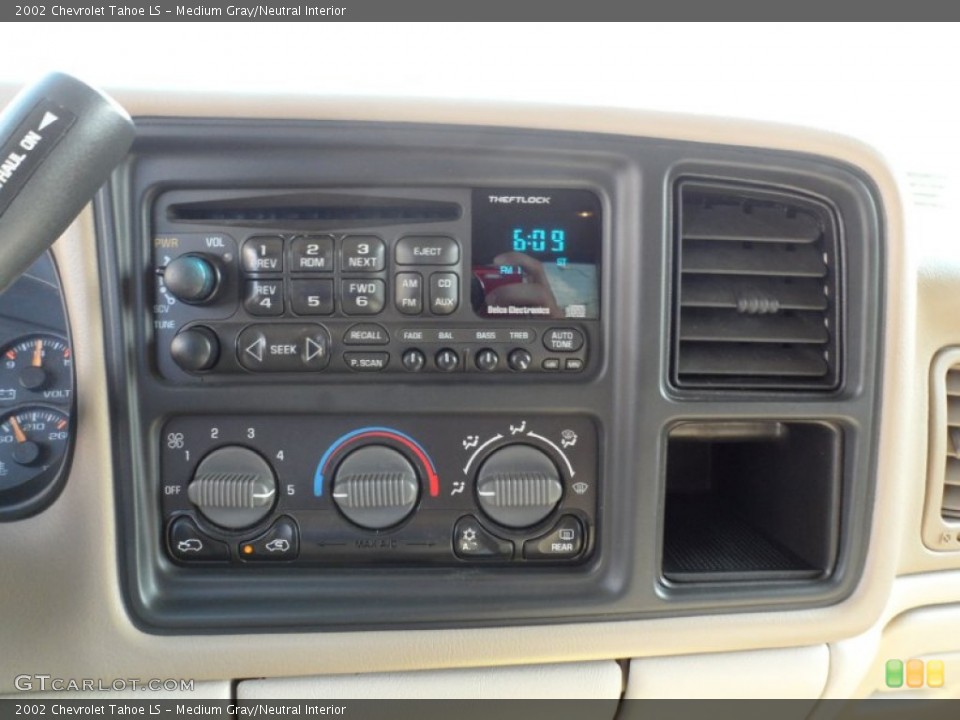 Medium Gray/Neutral Interior Controls for the 2002 Chevrolet Tahoe LS #51763750
