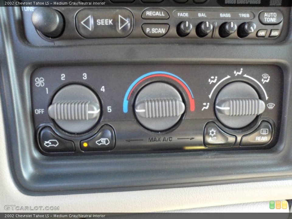 Medium Gray/Neutral Interior Controls for the 2002 Chevrolet Tahoe LS #51763798
