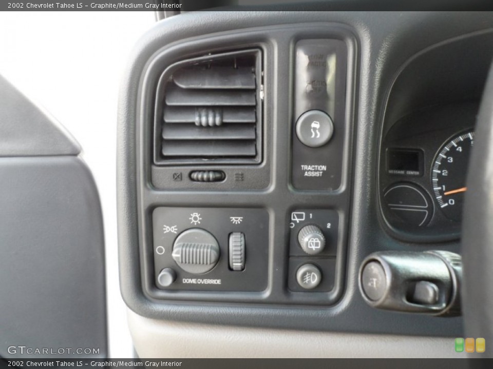 Graphite/Medium Gray Interior Controls for the 2002 Chevrolet Tahoe LS #51765352