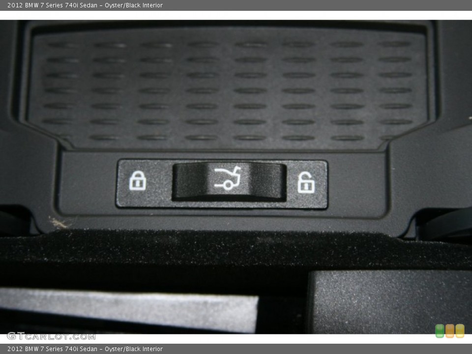 Oyster/Black Interior Controls for the 2012 BMW 7 Series 740i Sedan #51768063