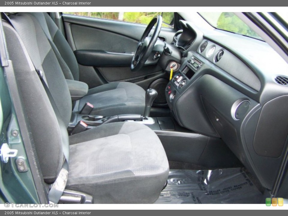 Charcoal Interior Photo for the 2005 Mitsubishi Outlander XLS #51768282