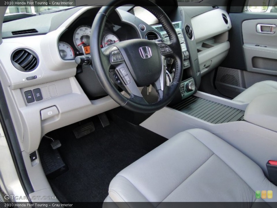 Gray Interior Photo for the 2010 Honda Pilot Touring #51779348