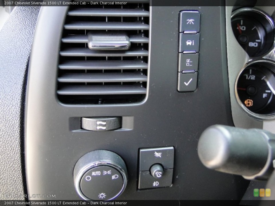 Dark Charcoal Interior Controls for the 2007 Chevrolet Silverado 1500 LT Extended Cab #51781844