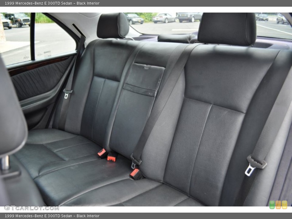 Black Interior Photo for the 1999 Mercedes-Benz E 300TD Sedan #51785702