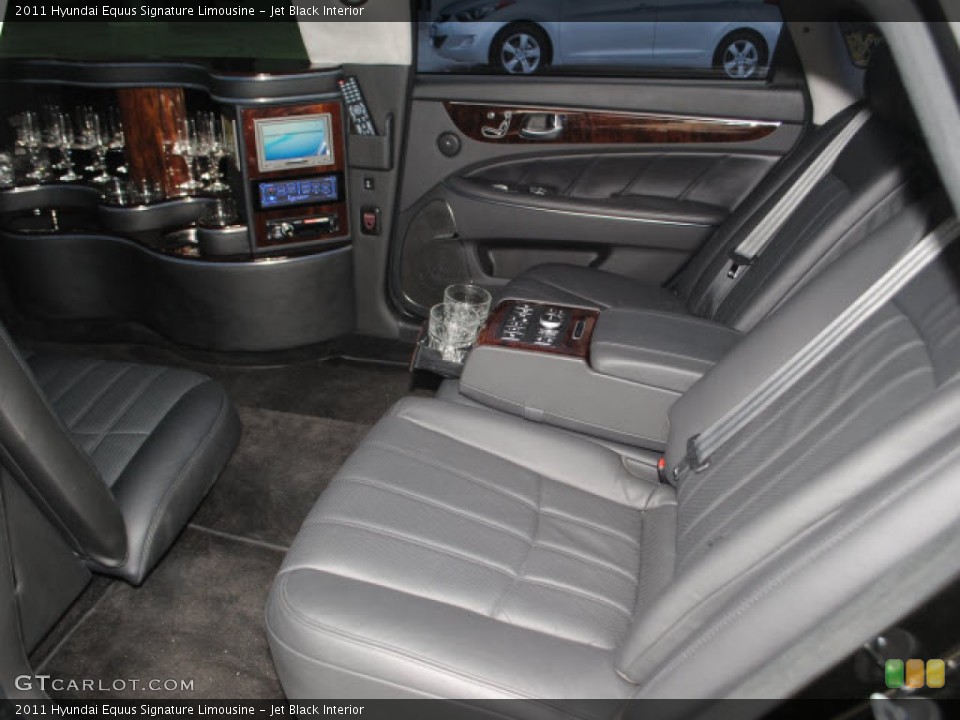 Jet Black Interior Photo for the 2011 Hyundai Equus Signature Limousine #51796619
