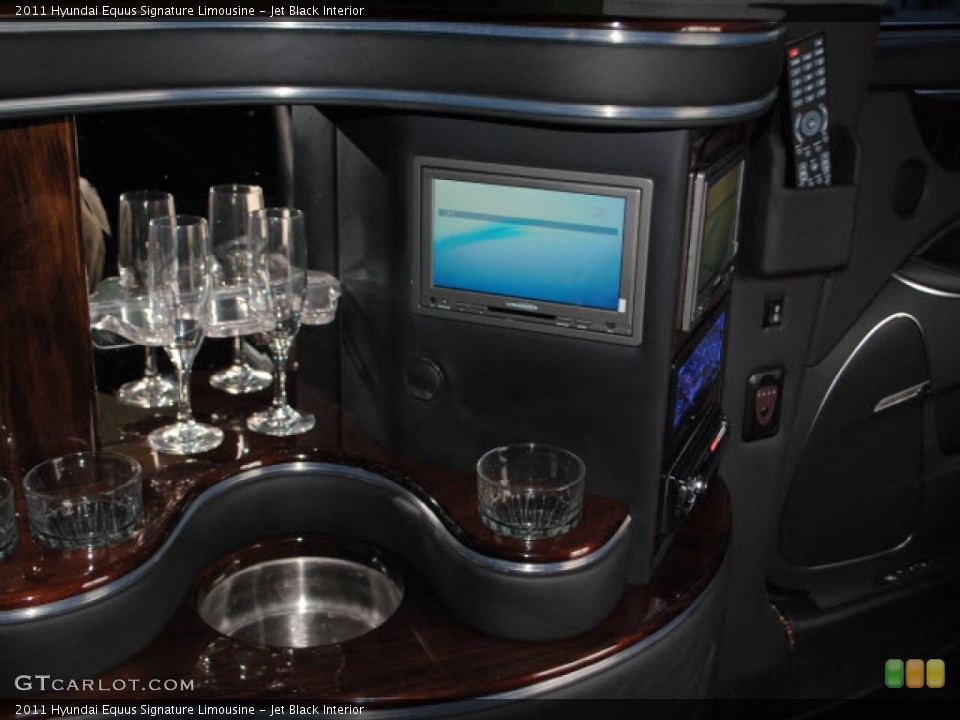 Jet Black Interior Photo for the 2011 Hyundai Equus Signature Limousine #51796757