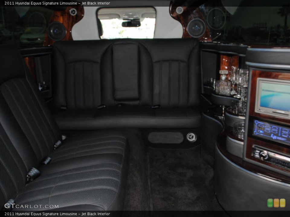 Jet Black Interior Photo for the 2011 Hyundai Equus Signature Limousine #51796799