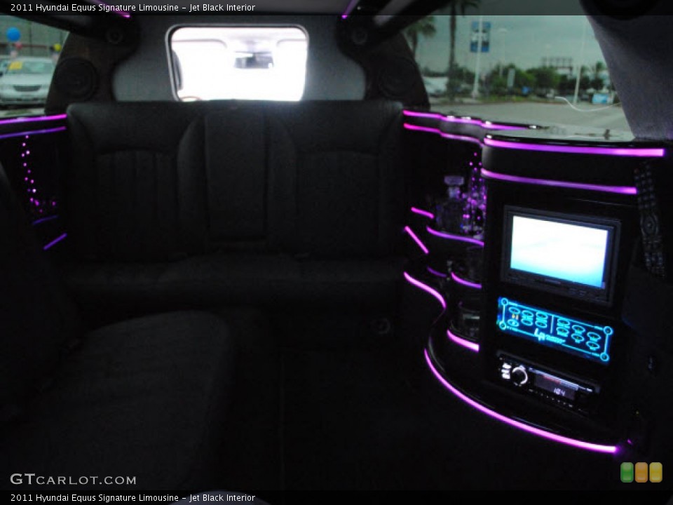 Jet Black Interior Photo for the 2011 Hyundai Equus Signature Limousine #51796814