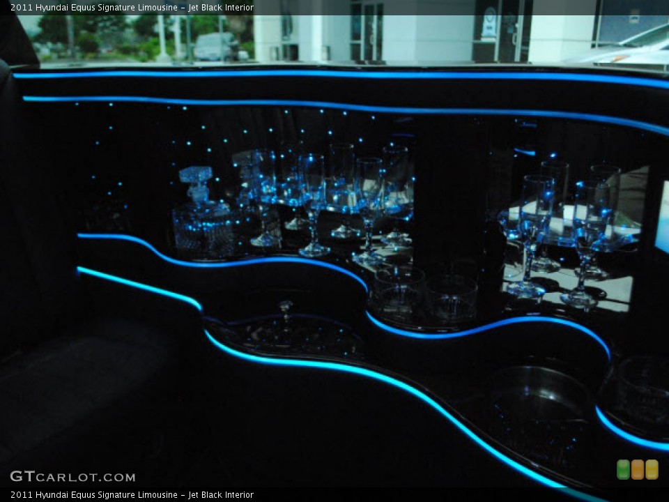 Jet Black Interior Photo for the 2011 Hyundai Equus Signature Limousine #51796829