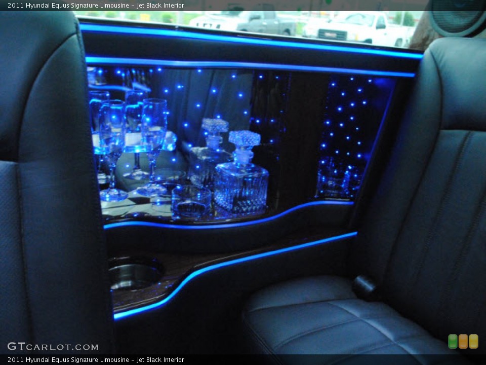 Jet Black Interior Photo for the 2011 Hyundai Equus Signature Limousine #51796844